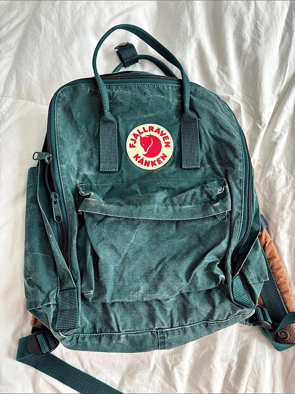 Fjallraven Kånken Classic Backpack in Green & Brown